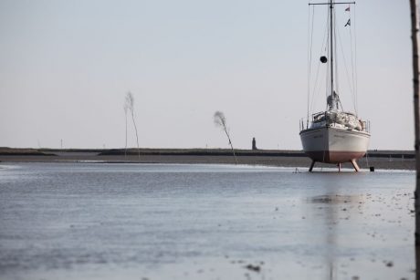 Am Ilef vor dem Leuchtturm Langeneß