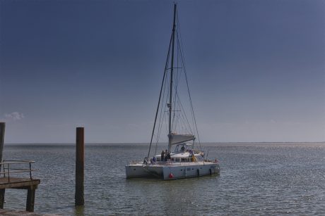 Currywurst-Essen mit Sekt bei Ela's Futterluke