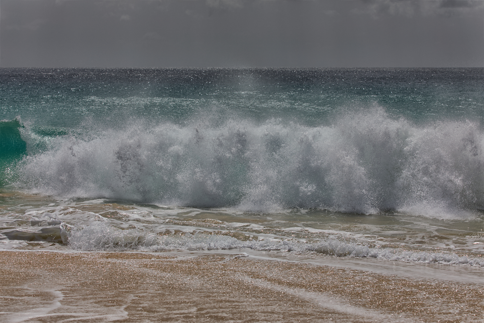 Wellen am Strand in Morro Jable